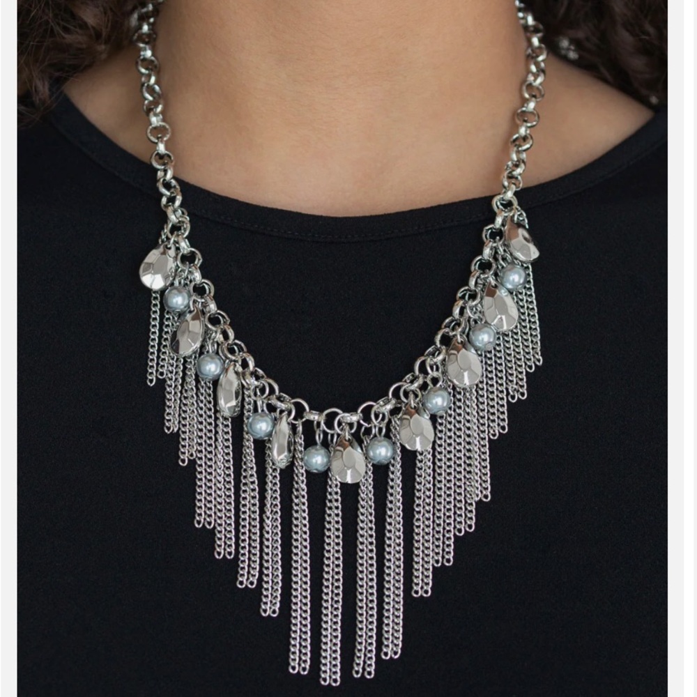 Paparazzi Industrial Intensity - Silver